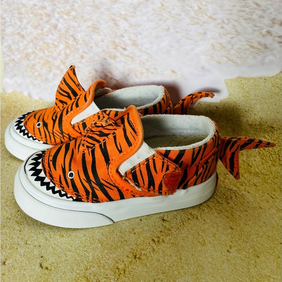 VANS•TIGER SHARK•TODDLER SIZE 5 - Picture 2 of 6
